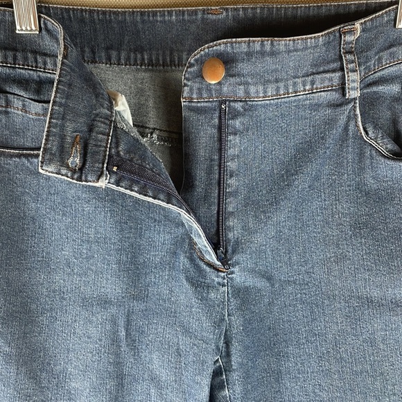 Eileen Fisher > Straight Leg Jeans Small - Picture 5 of 8